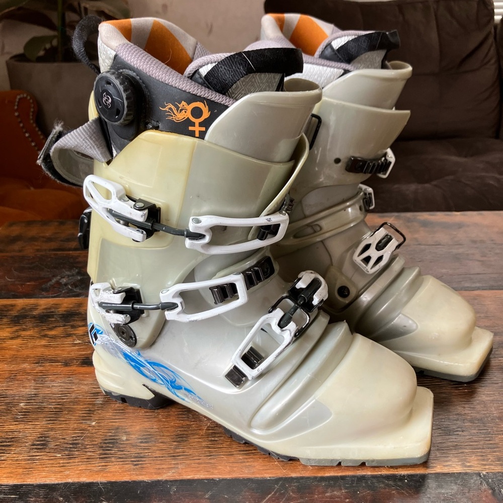 Black Diamond Telemark boots 75mm mondo size 25